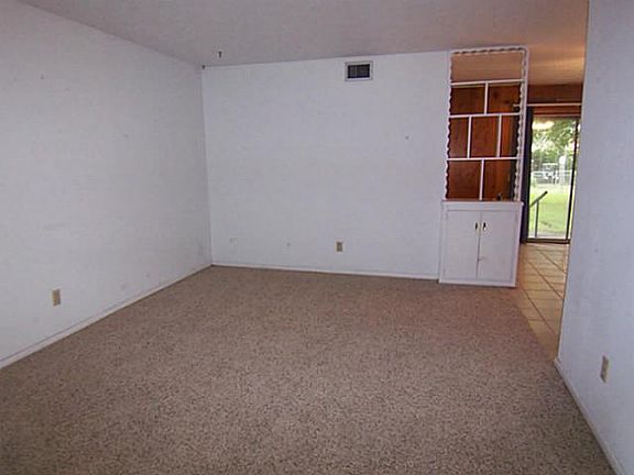2nd image of 405 W Celeste Dr
