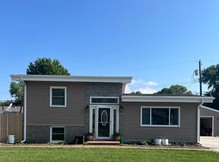 1511 Stella Ave, Carter Lake, IA 51510