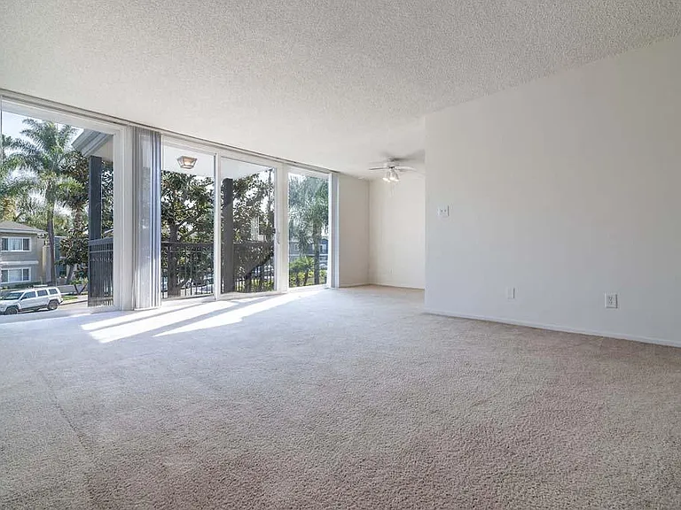 Park Avenue Apartments — Photo 11