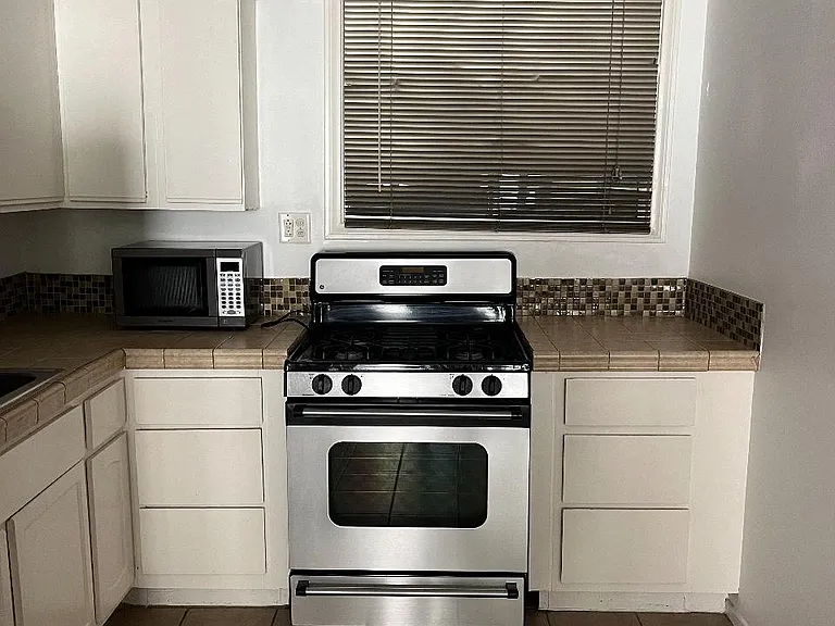844 N San Vicente Blvd #C — Photo 6