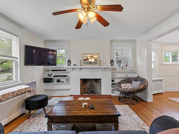 3rd image of 52 Augur St