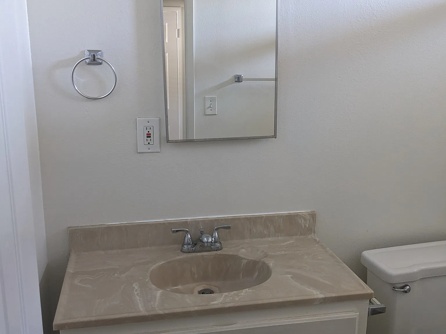 1 bed, 650 sqft, $1,975 — Photo 4