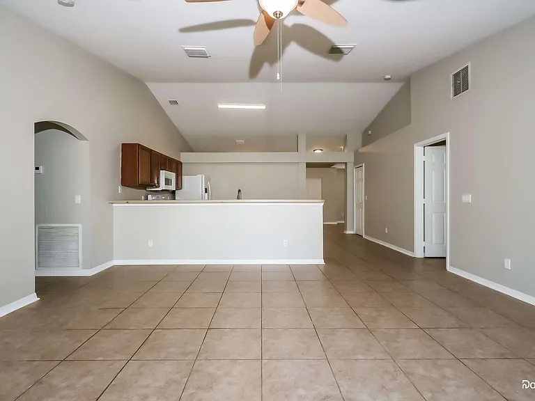 1219 SW Eleuthera Ave — Photo 6
