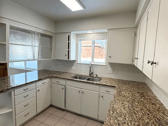 4th image of 906 E Elm St