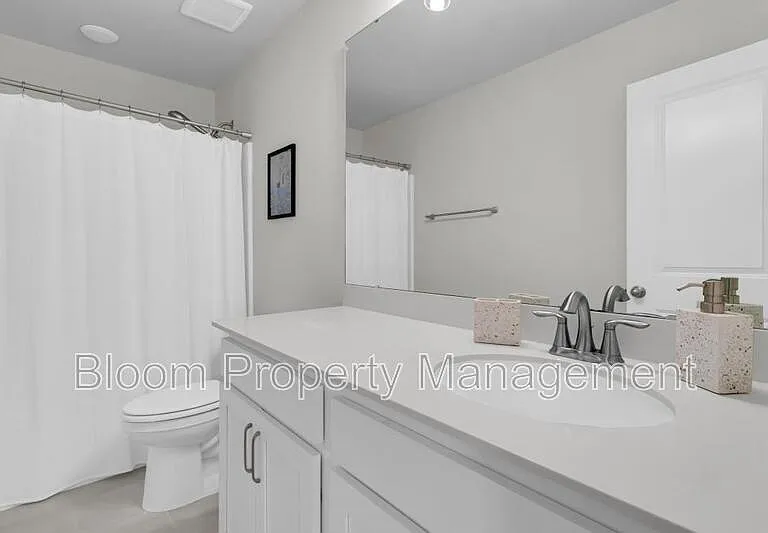 451 Carrara Dr — Photo 29