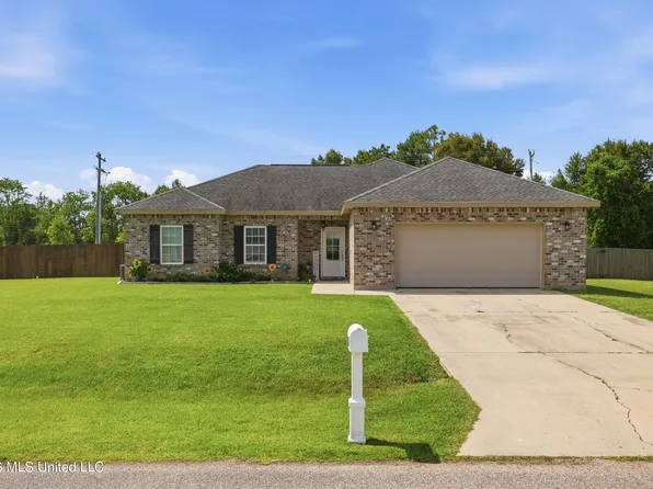 15 Meadow Path Cir, Picayune, MS 39466