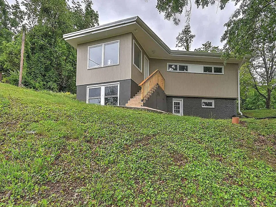 310 Knob Hill Dr