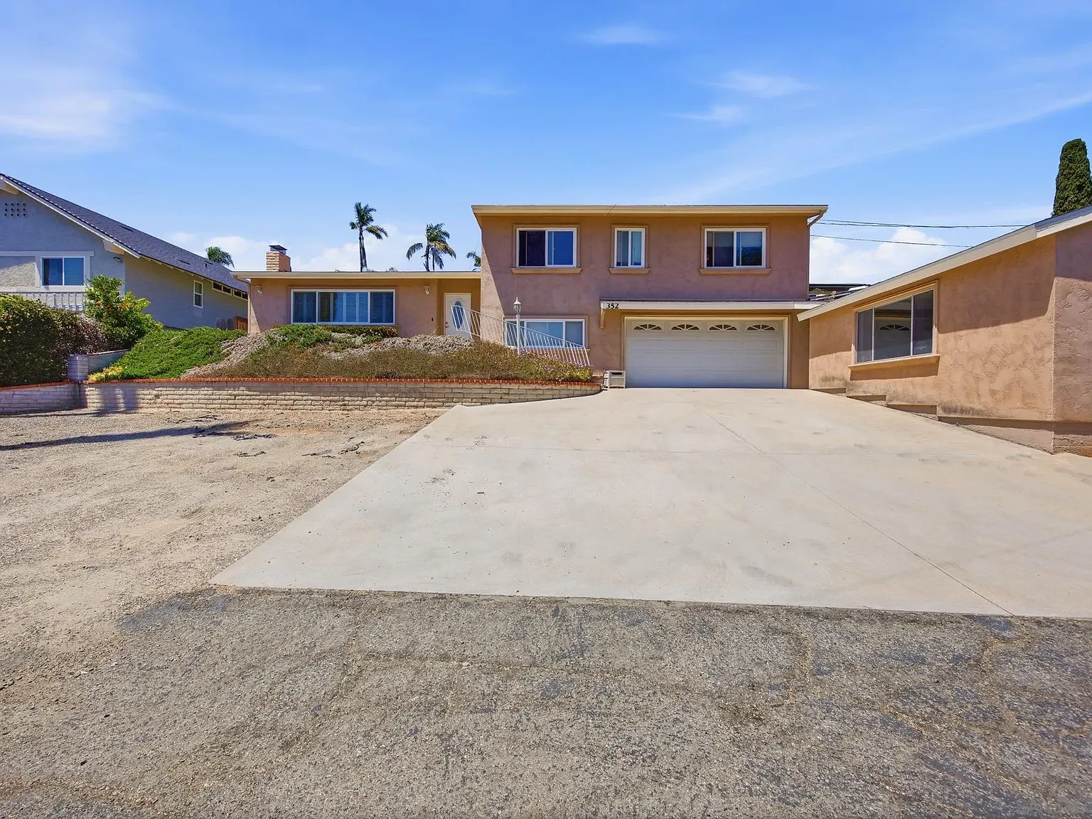5 bed, 3.0 bath, 3382 sqft, $5,900 — Photo 3