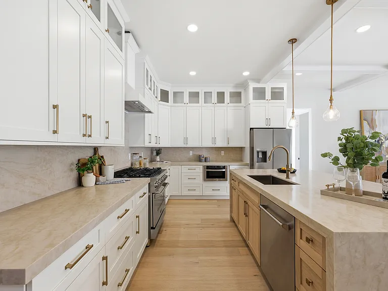 920 W Alfred St — Photo 27