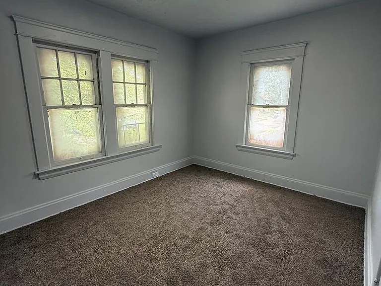 11704 Thornwood Ave — Photo 2