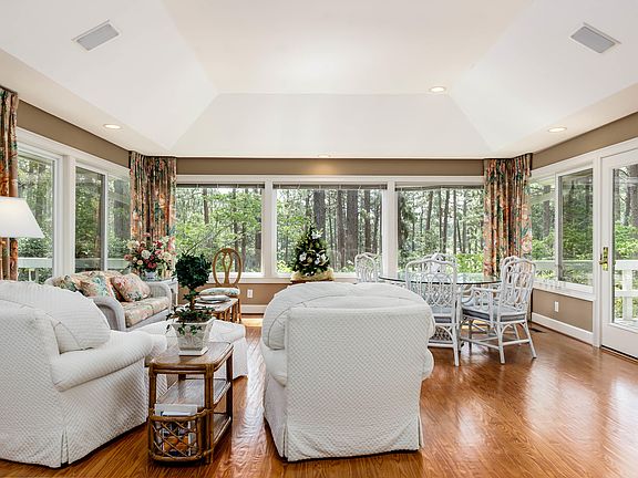 2nd image of 100 Bel Air Dr