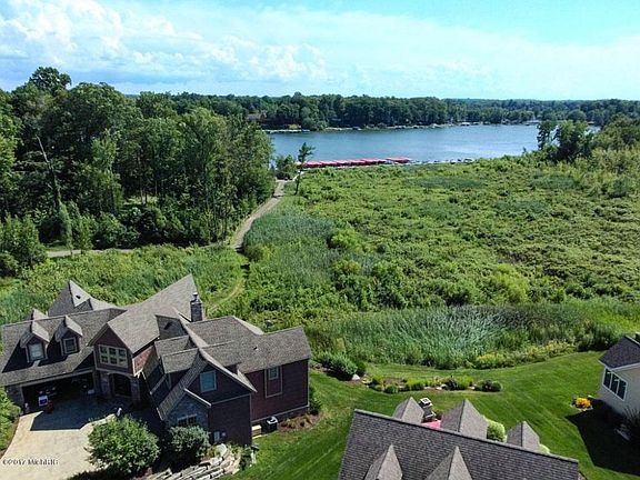 4th image of 8555 Heron Ct