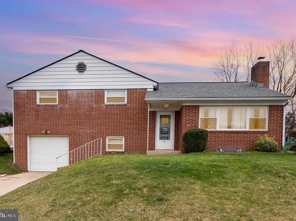 208 Sunset Dr, New Cumberland, PA 17070