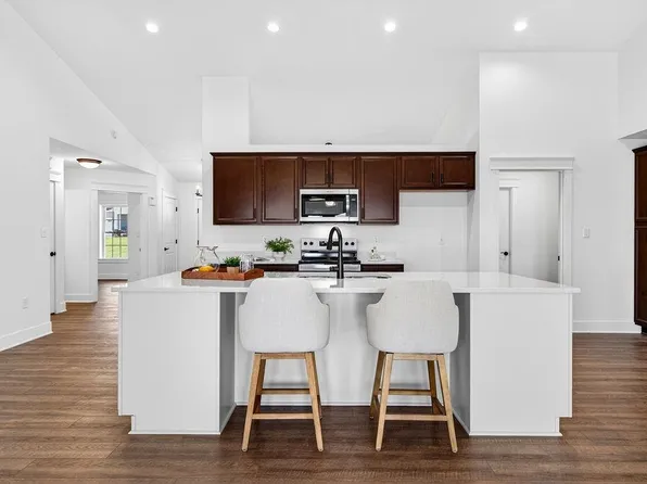 208 Lindburgh Dr, Waynesboro, VA 22980