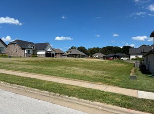 702 S Hickory Dr, Springfield, MO 65809