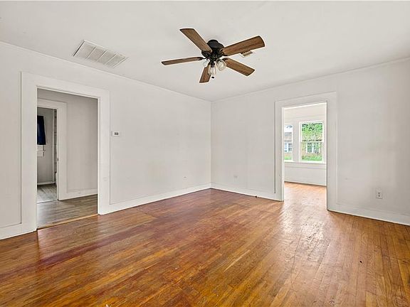 4th image of 2539 Regard St
