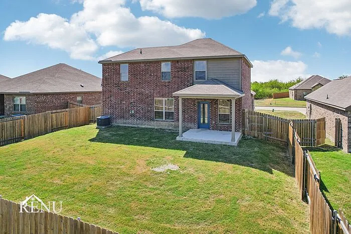 4 bed, 2.5 bath, 2252 sqft, $2,635 — Photo 3