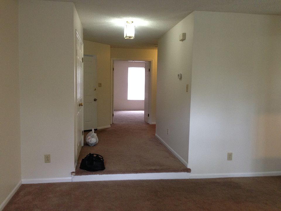 2nd image of 20123 Henderson Rd Unit J