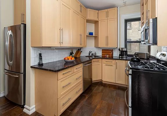 4th image of 523 W 121st St #23
