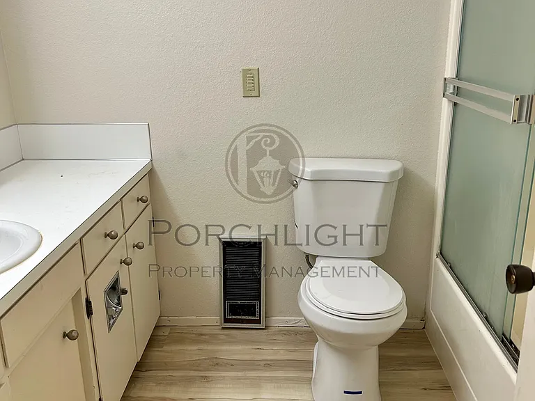 La Villa Apartments — Photo 25