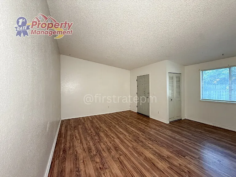 210 S Homedale Ave — Photo 6