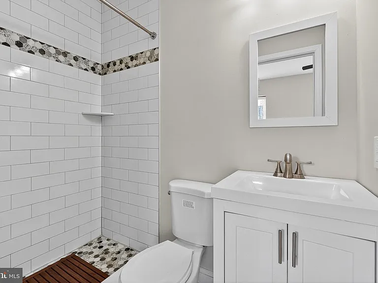2543 Nicholas St — Photo 19