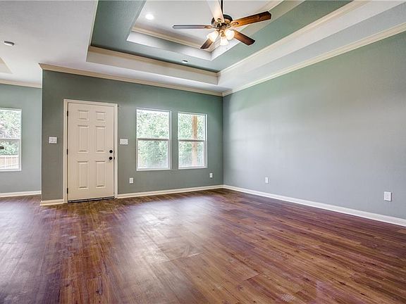 4th image of 1622 Mentor Ave