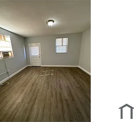239 Claude St — Photo 24