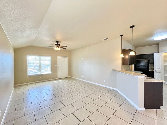 5th image of 4601 Cambridge Dr #B