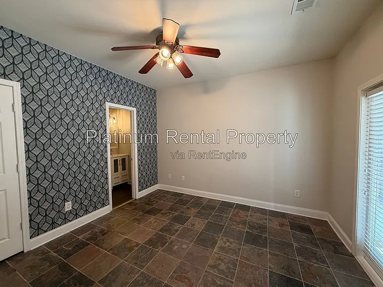 221 16th St NW #3 — Photo 8