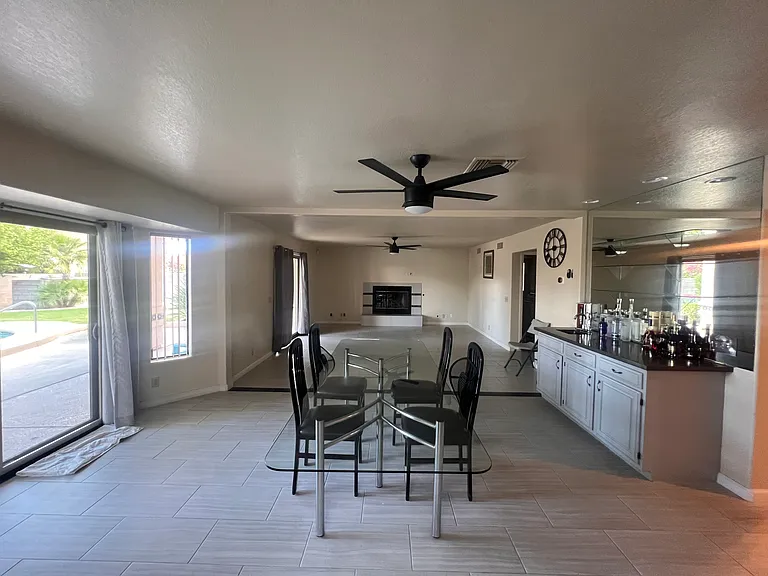 28120 Avenida Maravilla — Photo 3