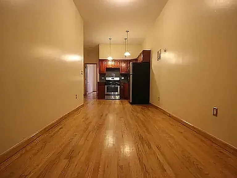 304 Stanhope St #1R — Photo 1