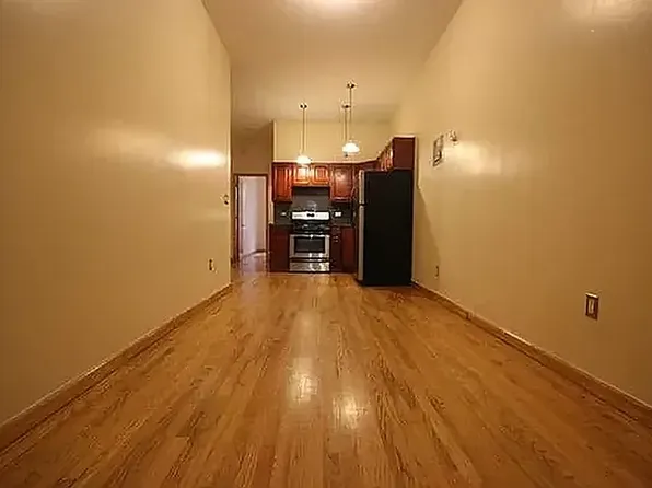 304 Stanhope Street image 1 of 12