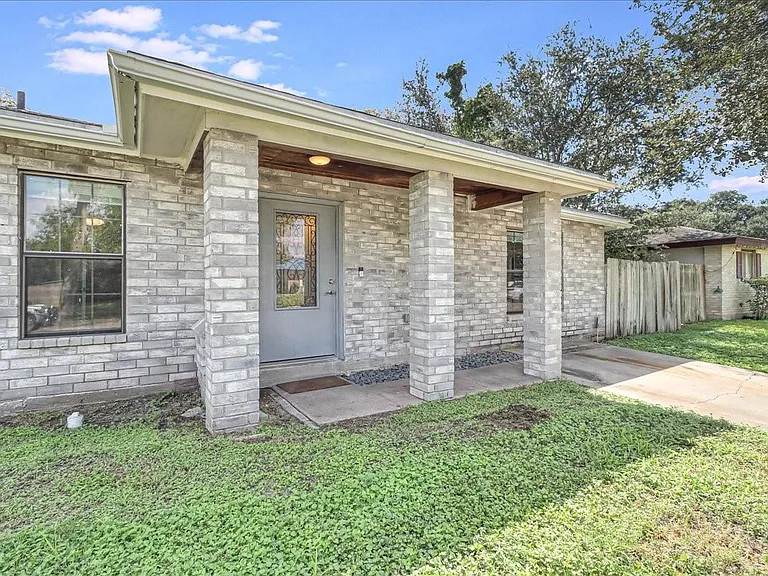 2111 E Lott Ave — Photo 9