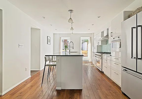 3rd image of 316 Greene Ave