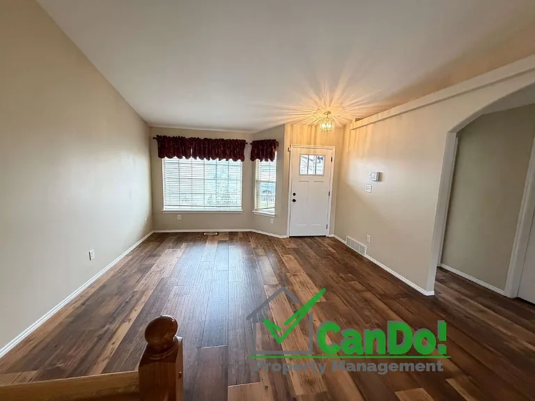 2828 Linda St — Photo 4