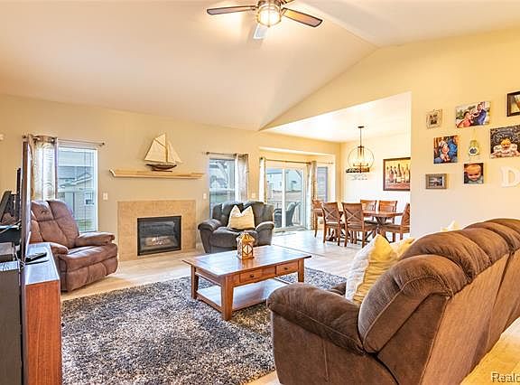 2nd image of 1537 Baypointe Cir