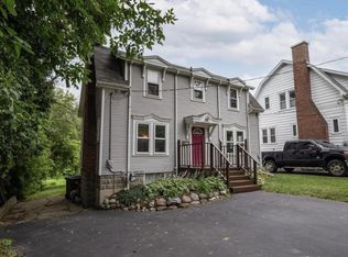 348 W Wisconsin Ave, Pewaukee, WI 53072