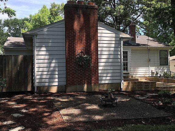 2nd image of 1054 Barry Ct
