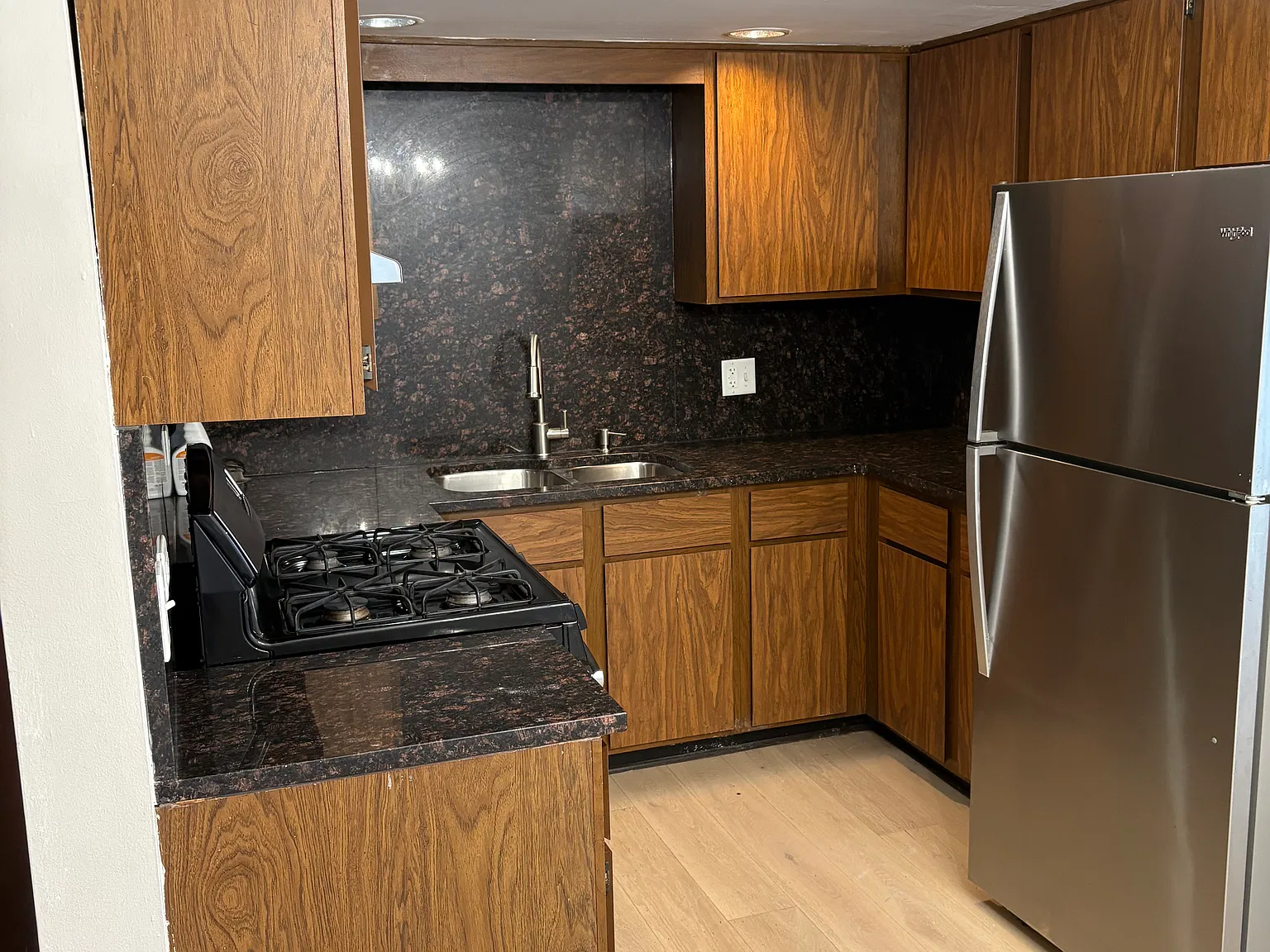1 bed, 900 sqft, $1,550 — Photo 2