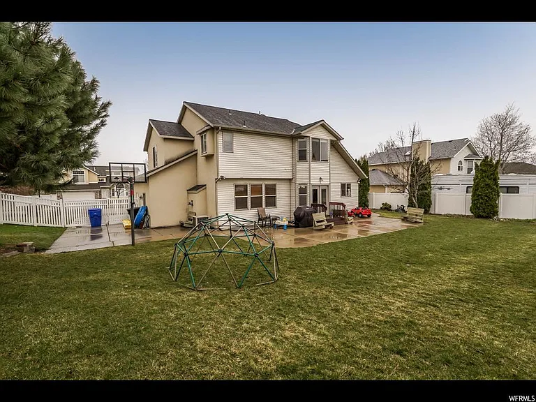 804 Creek Ln — Photo 25