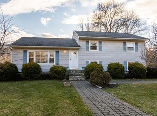 15 Petticoat Ln, Beacon, NY 12508