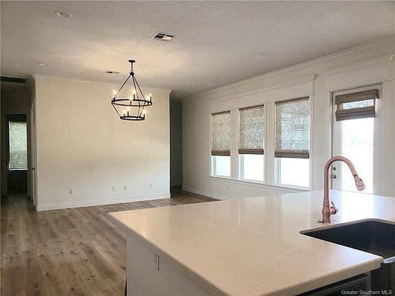5th image of 1512 Cameron Ct