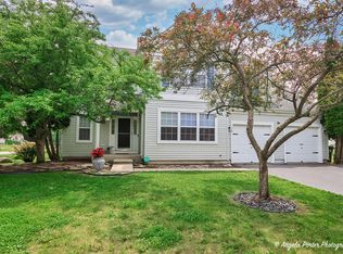 179 Cascade Dr, Crystal Lake, IL 60012