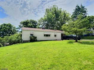 9 Logan Dr, Branchburg, NJ 08876