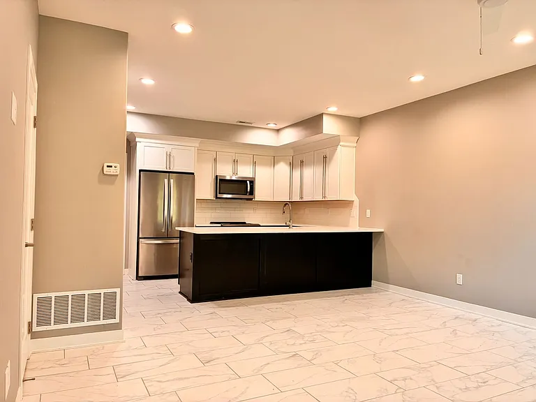 750 SE Westown Pkwy — Photo 1