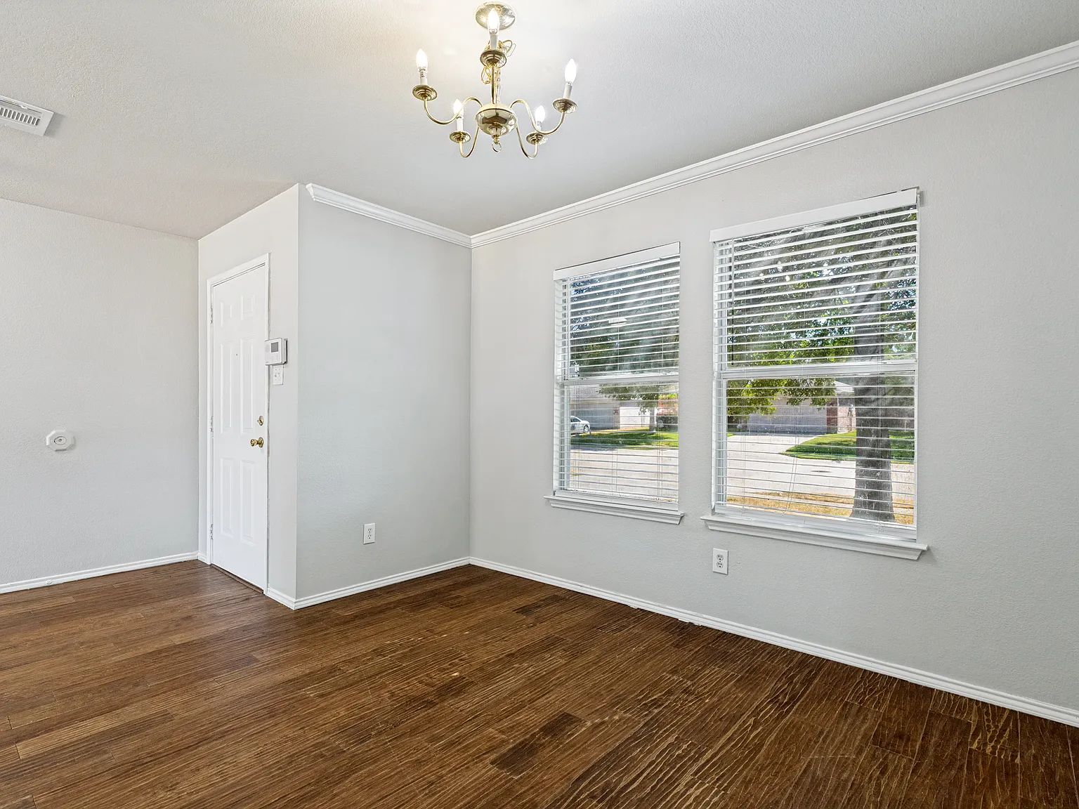 4 bed, 2229 sqft, $2,500 — Photo 2