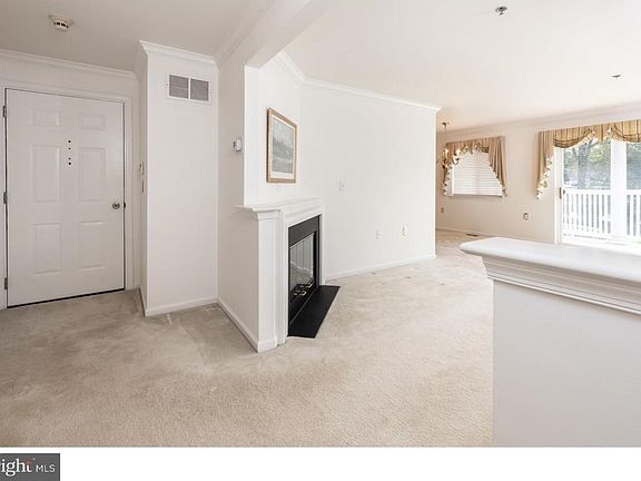 3rd image of 211 Paoli Pointe Dr