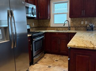 7 Cammerer Ave #B, East Rockaway, NY 11518