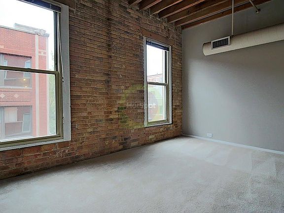 3rd image of 299 W Evergreen Ave
